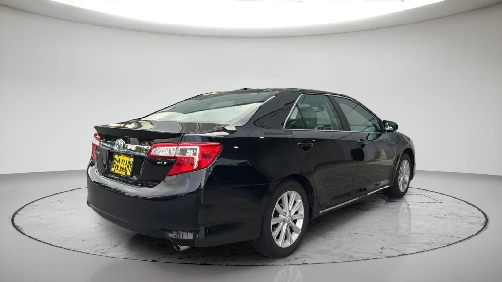 Used 2014 Black Toyota XLE image 10
