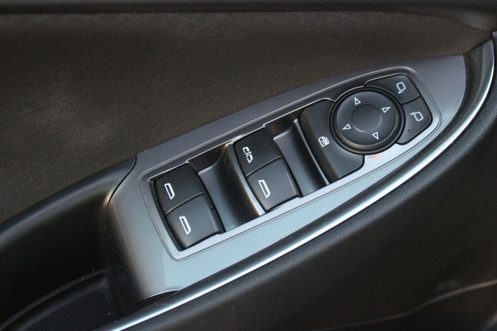 Used 2017 IRIDESCENT PEARL TRICOAT Chevrolet LT image 13