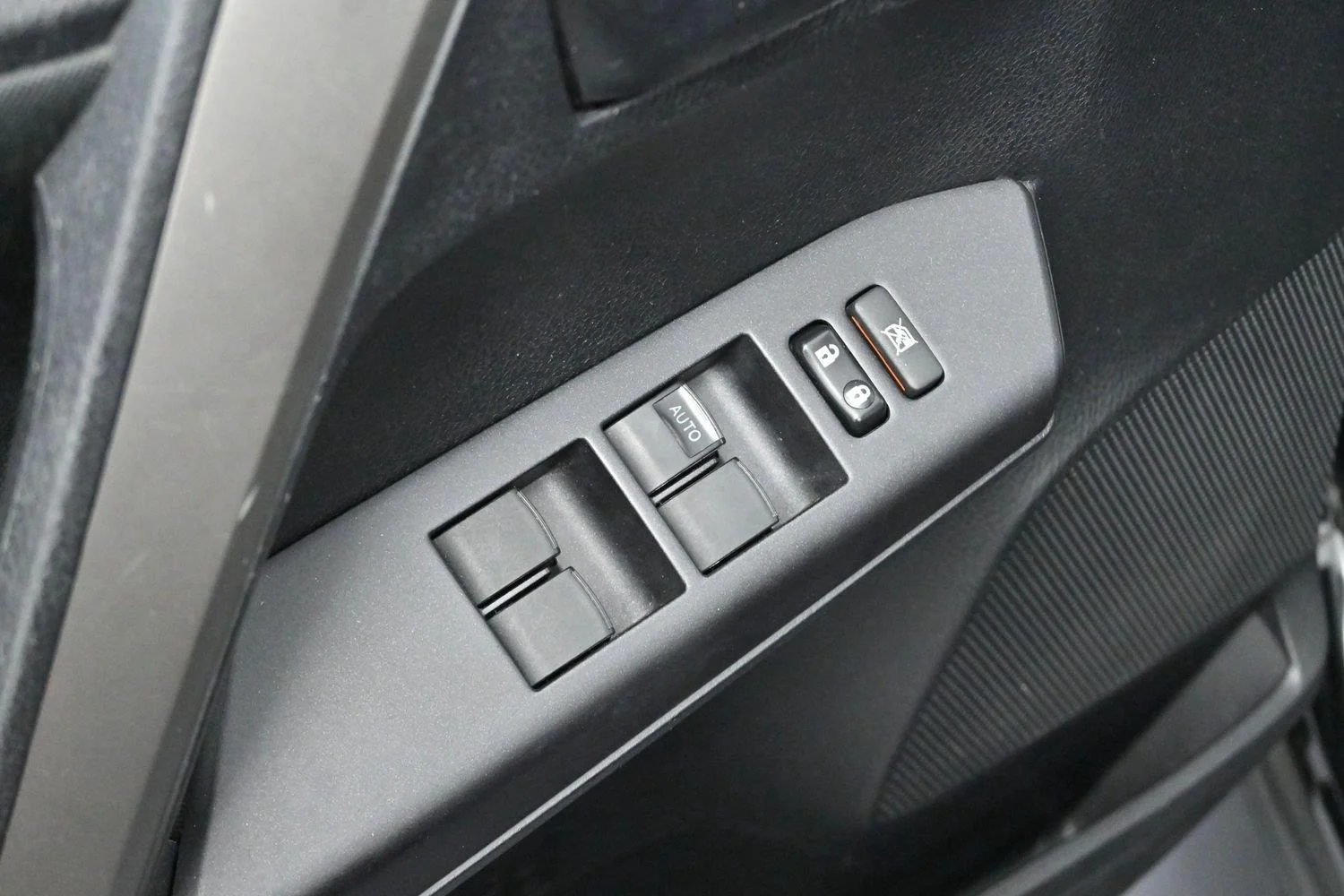 Used 2018 Black Toyota LE image 10