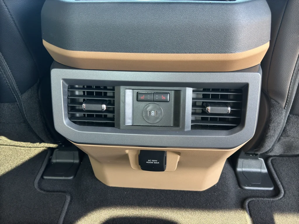 Used 2025 Star White Metallic Tri-Coat Ford LARIAT image 34