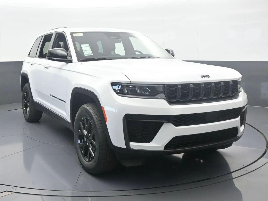 New 2026 Bright White Clear-Coat Exterior Paint Jeep Laredo image 7