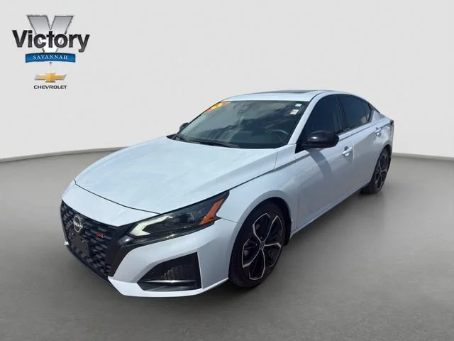 Certified Used 2023 Gray Nissan SR FWD image 3