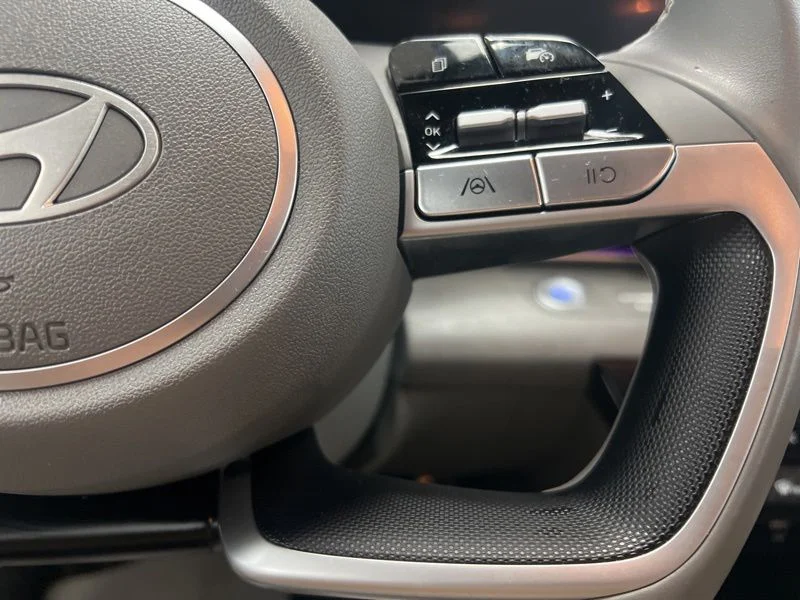 Used 2025 Gray Hyundai SEL Sport image 22