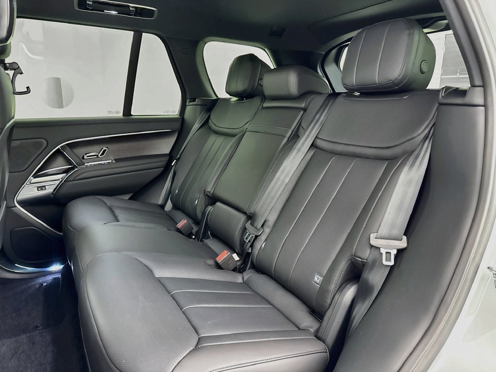 New 2027 Fuji White Land Rover SE image 25