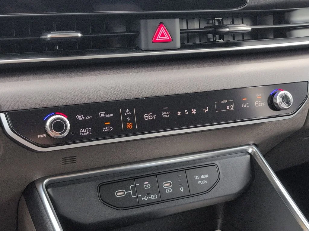 2025 Kia Carnival EX - Photo 18