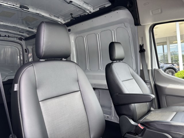 New 2026 Oxford White Ford Cargo Van image 33