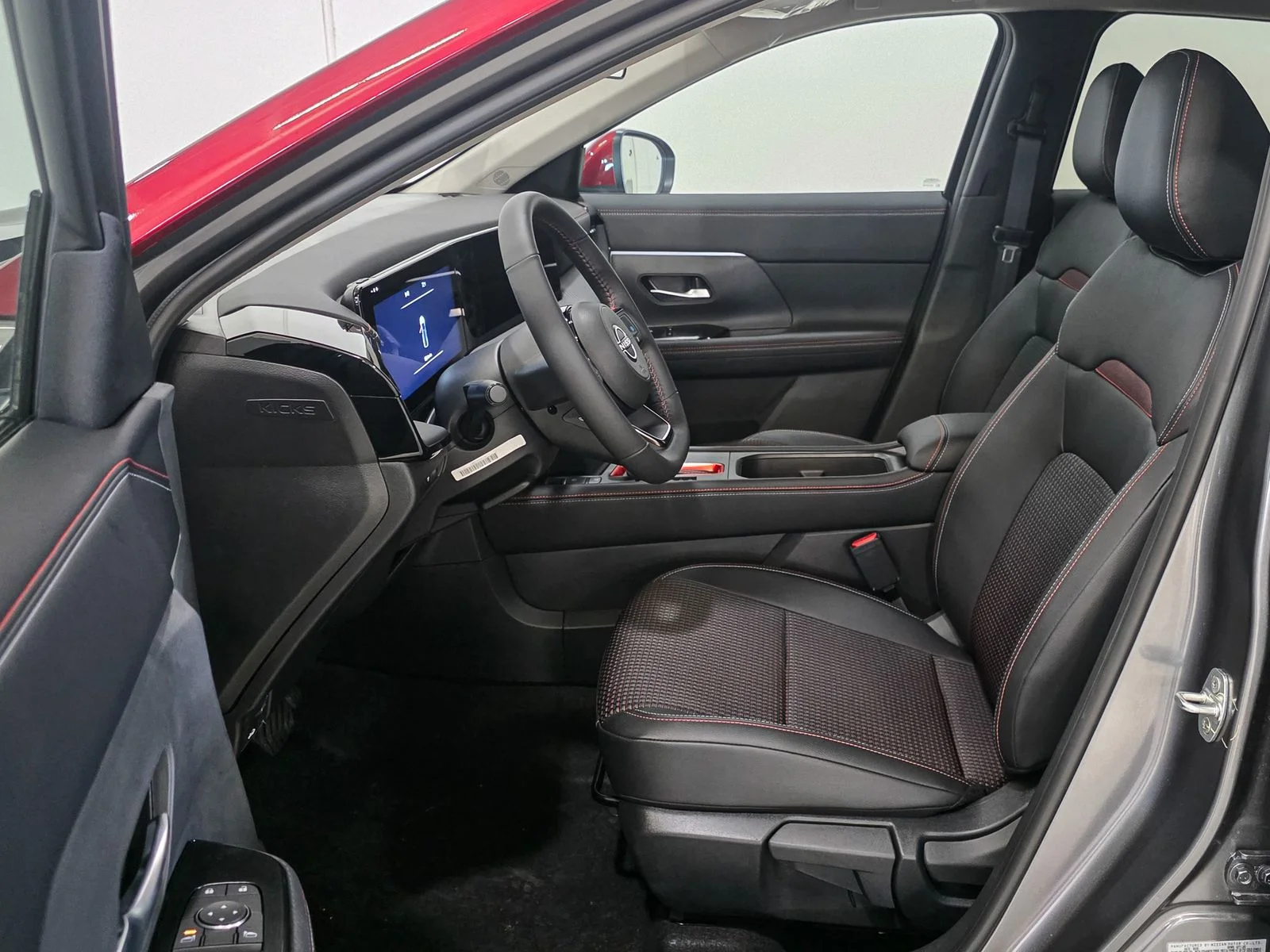 New 2026 Gun Metallic / Scarlet Ember Tintcoat Two-tone Nissan SR image 18