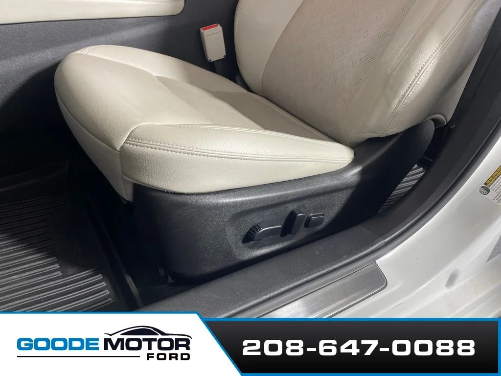 Used 2024 White Nissan 2.5 SL image 11
