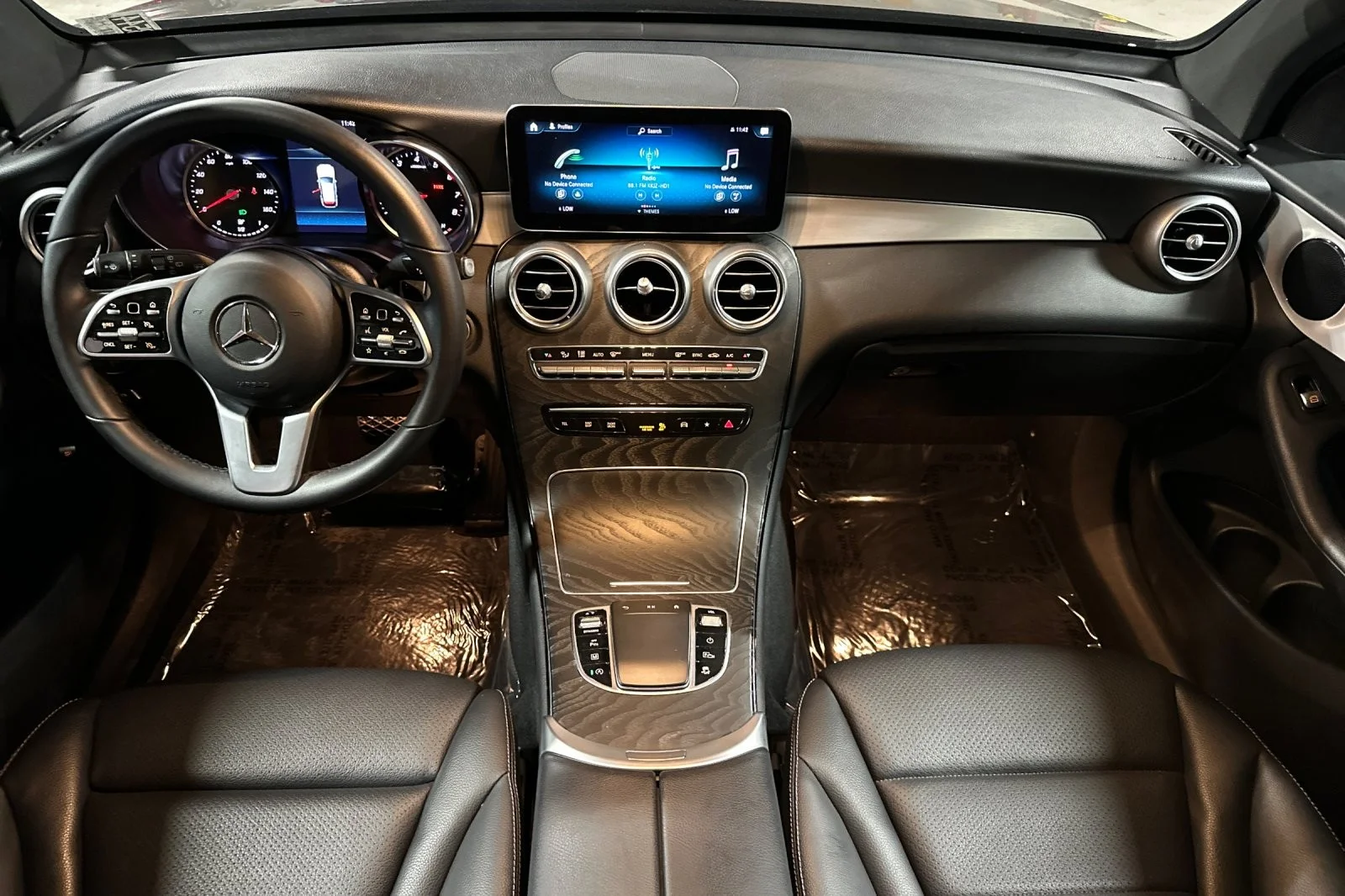 Used 2022 Black Mercedes-Benz GLC 300 4MATIC® SUV image 12