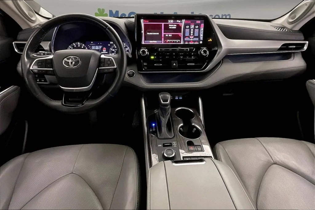 Used 2022 Beige Toyota Platinum image 20