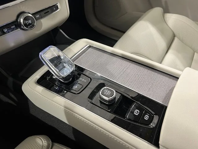 New 2026 Crystal White Volvo Ultra image 18
