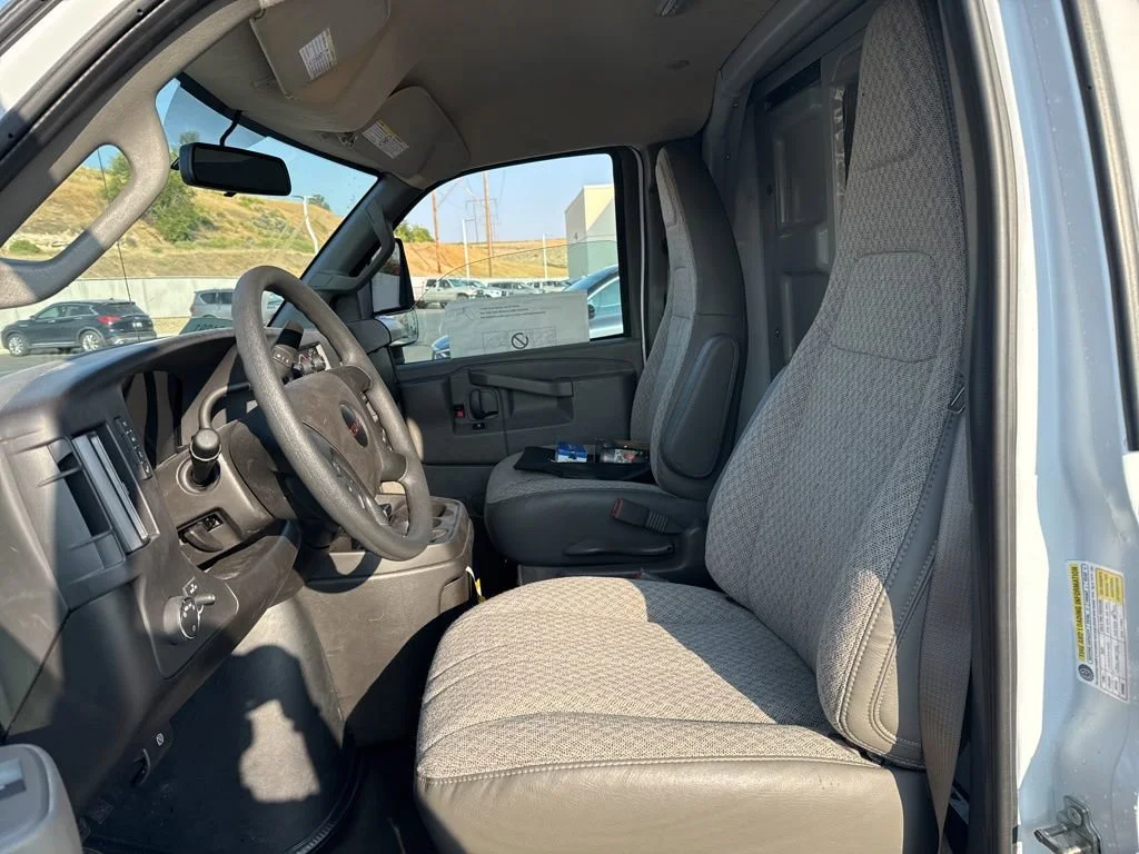 New 2024 Summit White GMC 1WT image 22