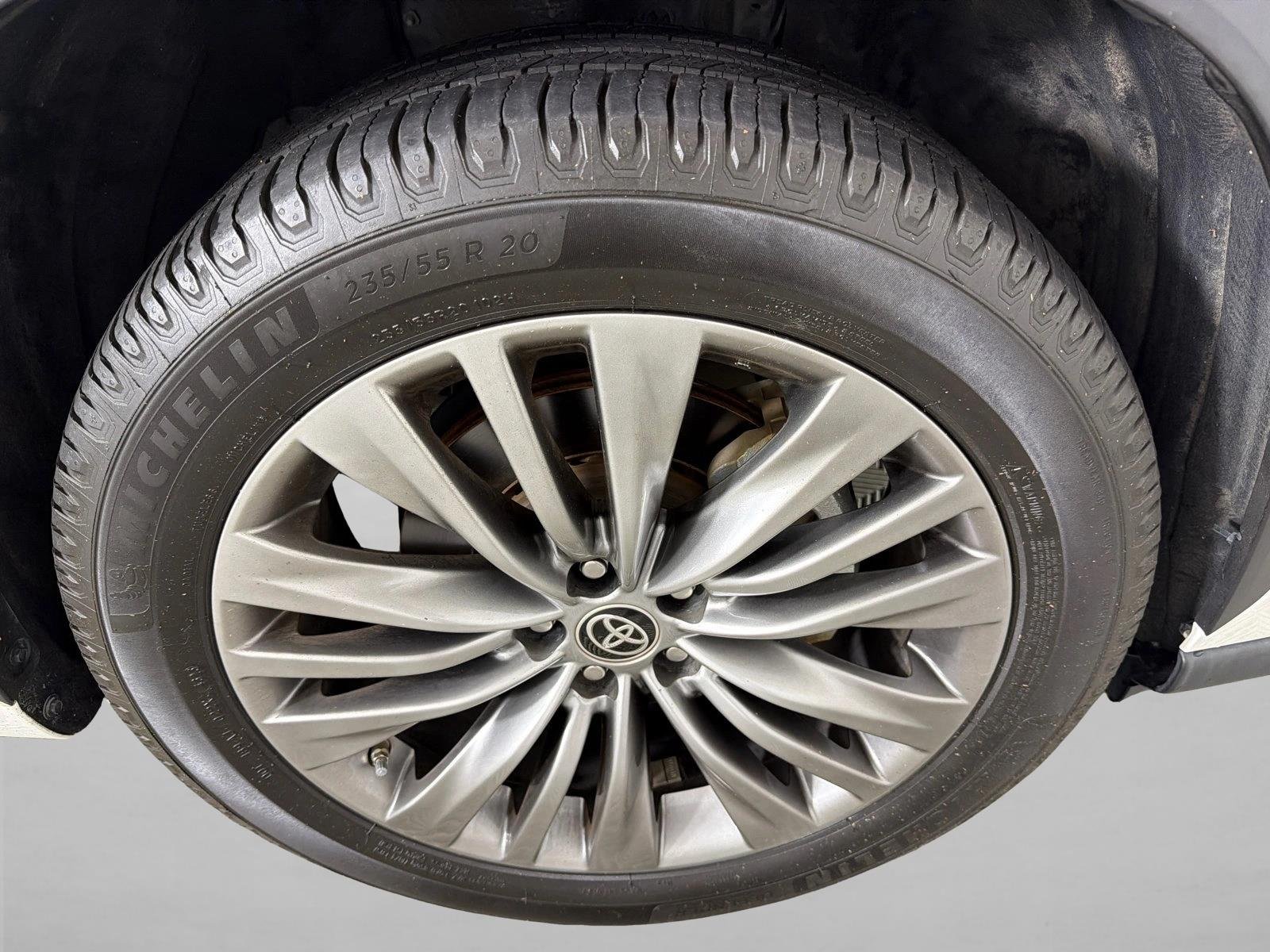 Certified Used 2021 Blizzard Pearl Toyota Platinum image 14