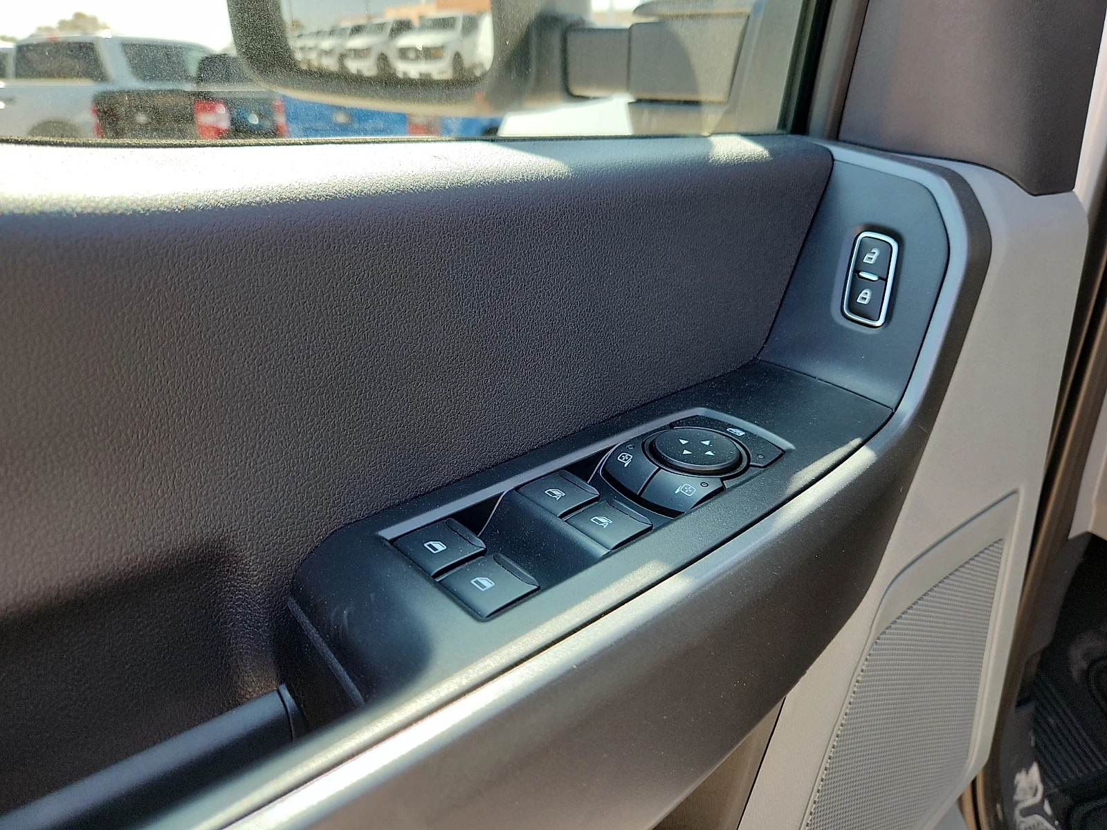 New 2027 Oxford White Ford XL image 15