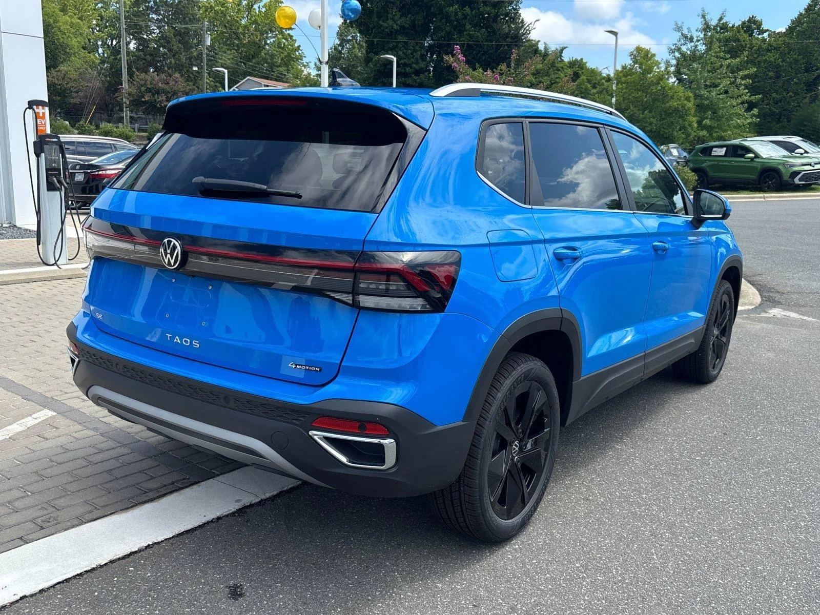New 2026 Cornflower Blue Volkswagen SE image 5