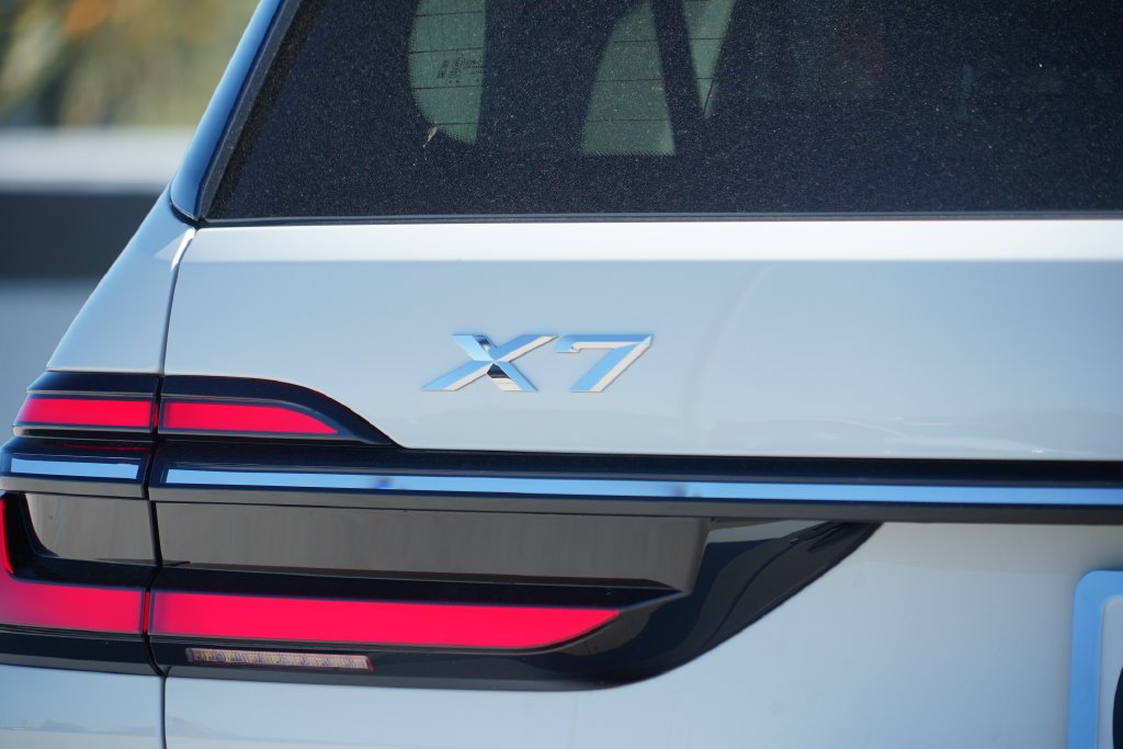 New 2027 Alpine White BMW xDrive40i image 7