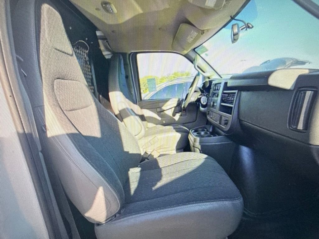 Used 2025 White GMC Work Van image 7