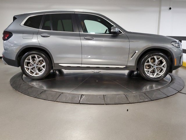 Used 2024 Gray BMW xDrive30i image 11