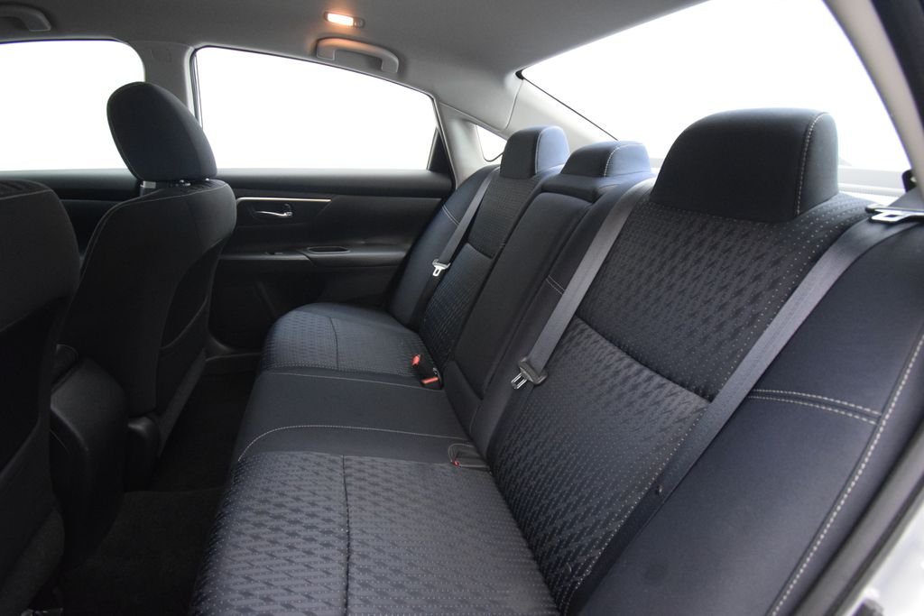Used 2016 Silver Nissan 2.5 SV image 17