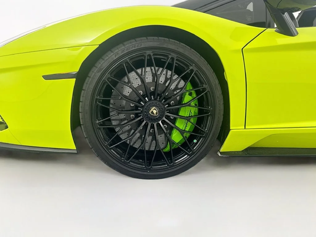 Used 2019  Lamborghini Base image 32