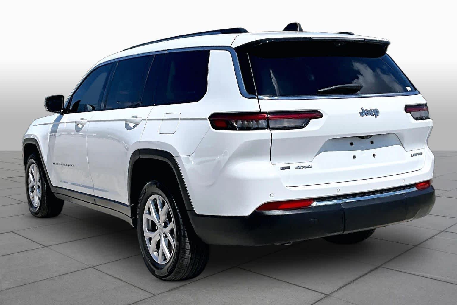 Used 2022 Bright White Clearcoat Jeep Limited image 12