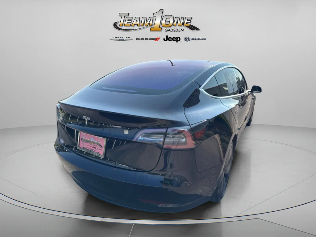 Used 2018 Obsidian Black Metallic Tesla Long Range image 9