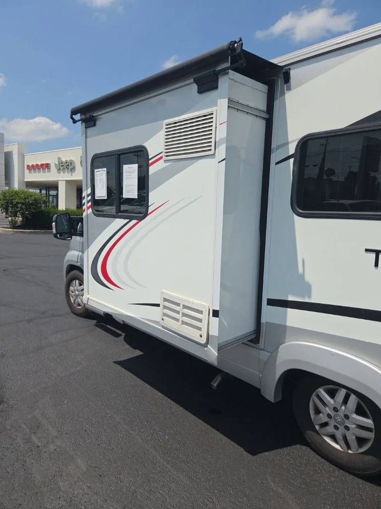 Used 2016 Silver Ram Winnebago image 41