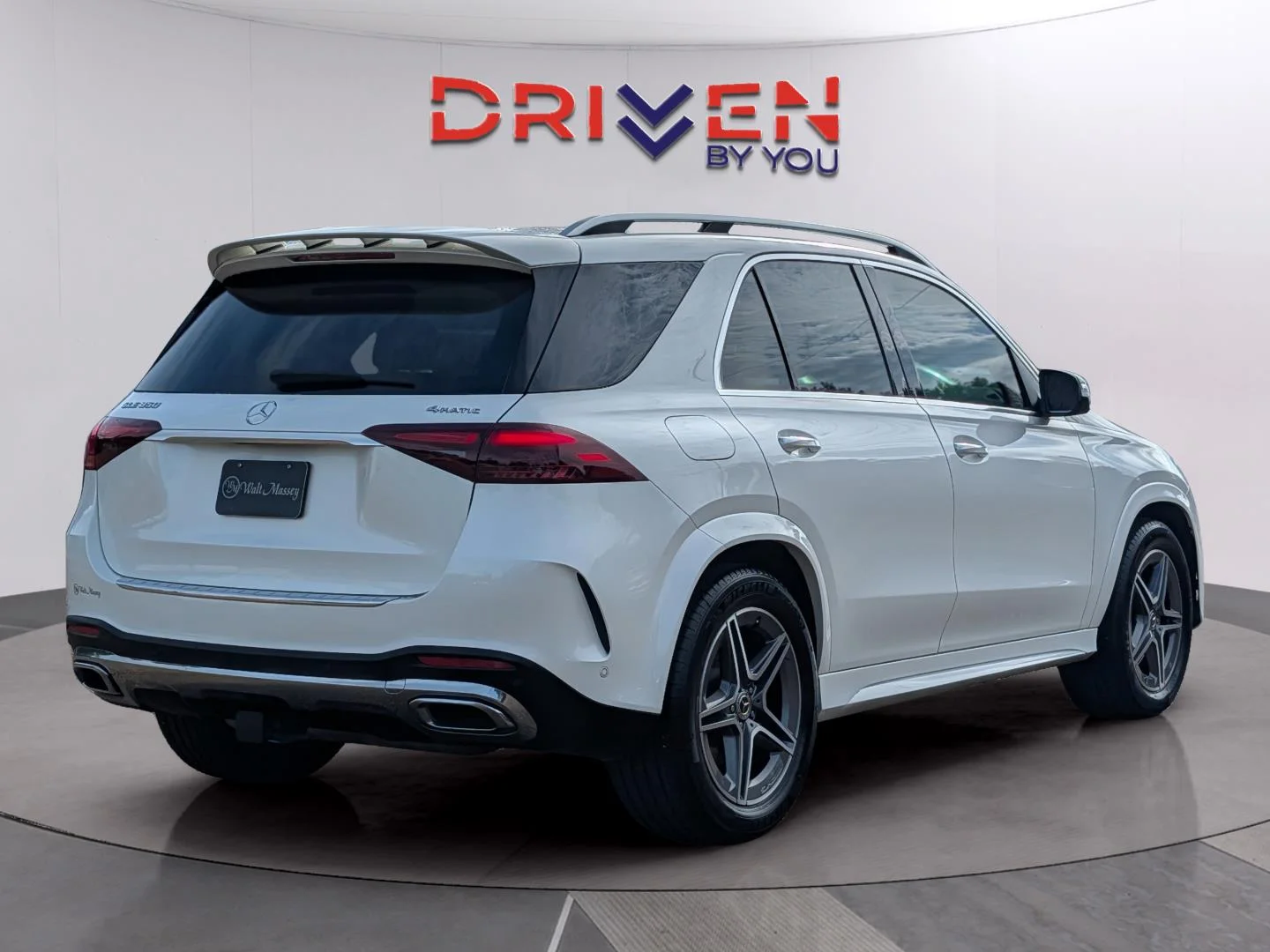 Used 2024 MANUFAKTUR Diamond White Metallic Mercedes-Benz GLE 350 image 5