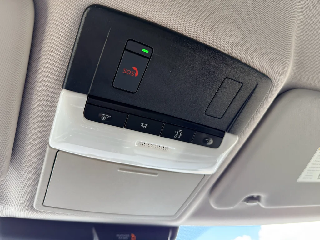 Used 2023  Mitsubishi SE Special Edition image 26