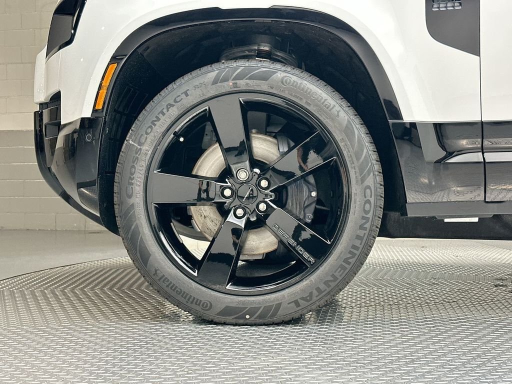 New 2026 Fuji White Land Rover X-Dynamic SE image 5