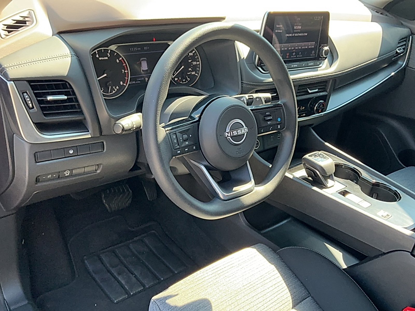 Used 2023  Nissan SV FWD image 8