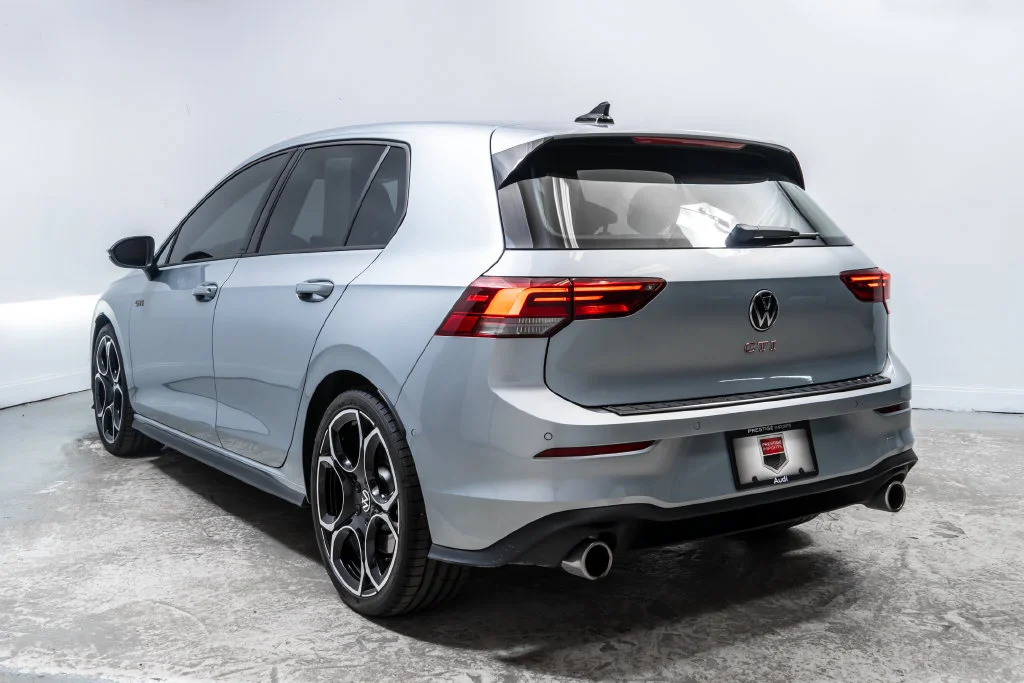 Used 2025 Alpine Silver Metallic Volkswagen Autobahn image 3