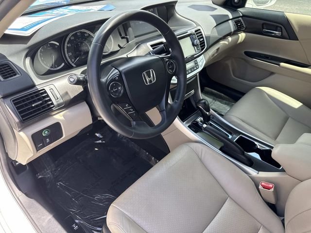 Used 2015 White Honda EX-L image 21