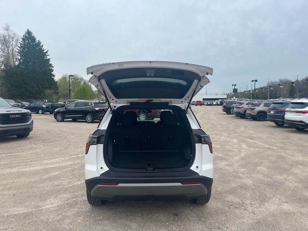 Used 2025 Summit White Chevrolet LT image 8