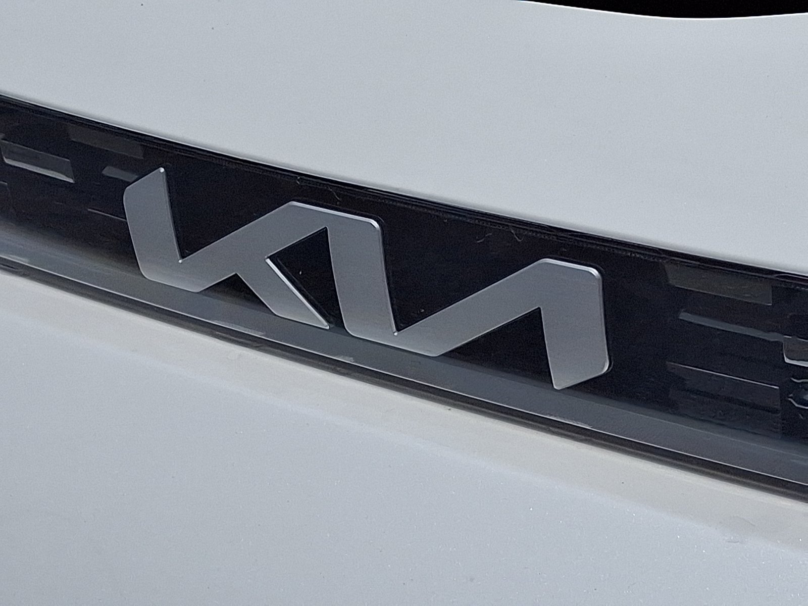 Used 2024 Snow White Pearl - SWP Kia LX image 30