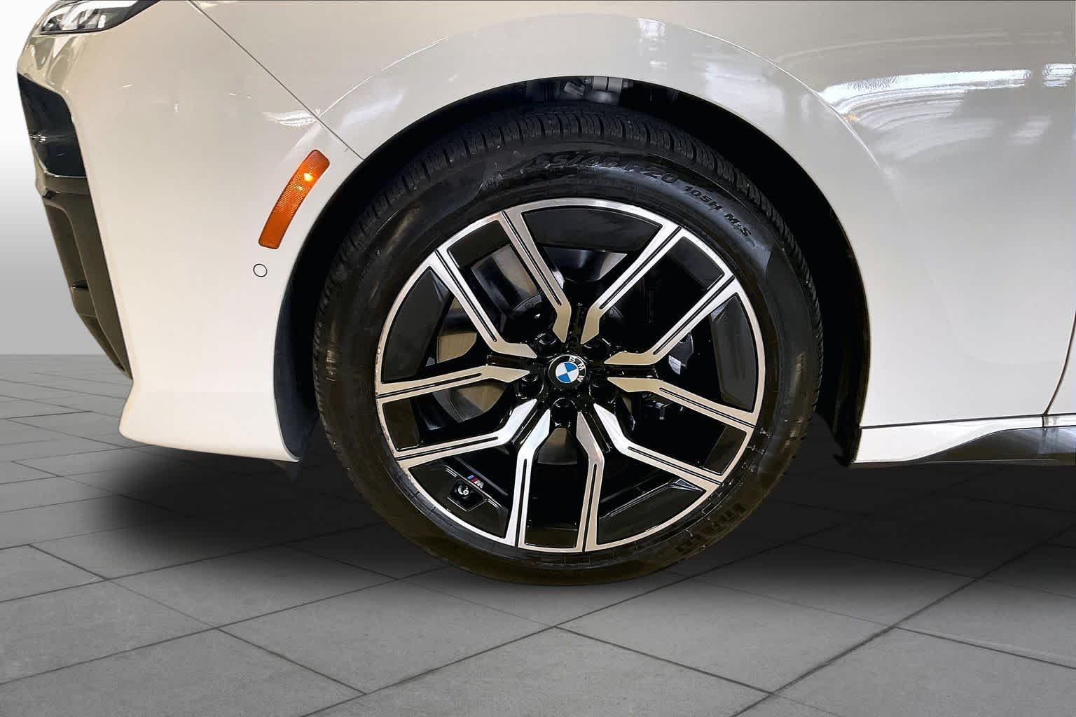 Used 2026 Alpine White BMW 740i image 10
