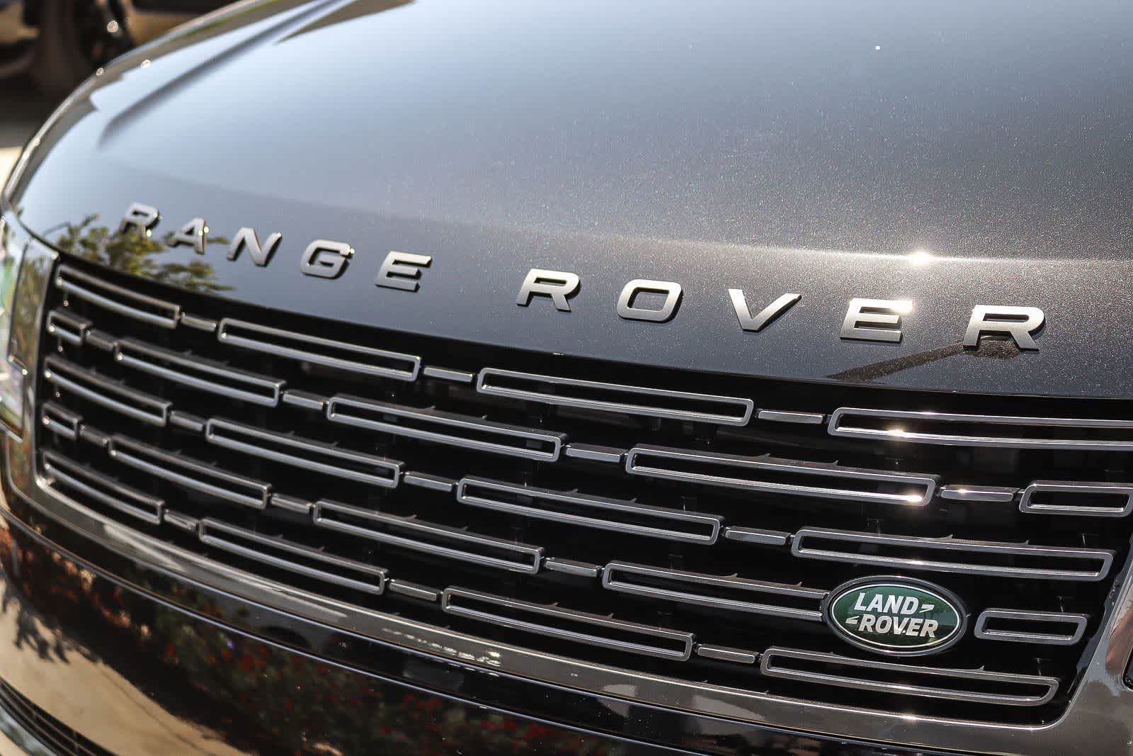 New 2026 Santorini Black Land Rover SE image 11