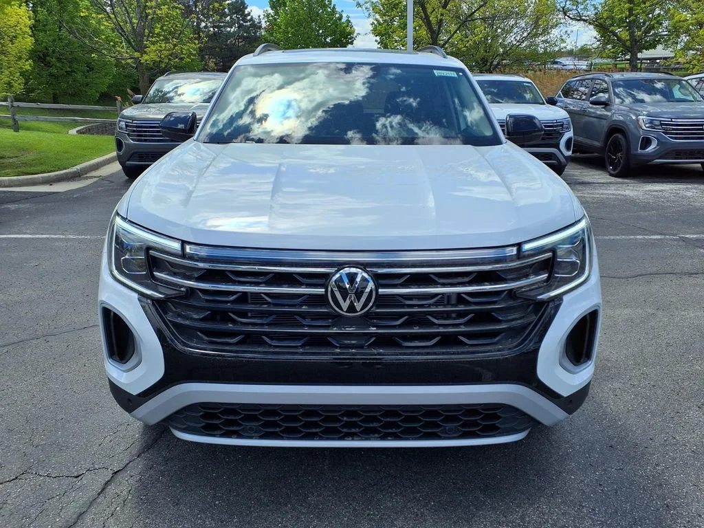 New 2026 Opal White Pearl Volkswagen Peak Edition image 6