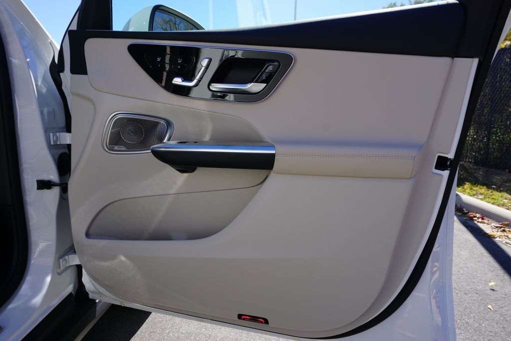 Used 2026 Polar White Mercedes-Benz GLC 300 image 58
