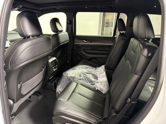 New 2026 White/off-white Jeep Limited image 28