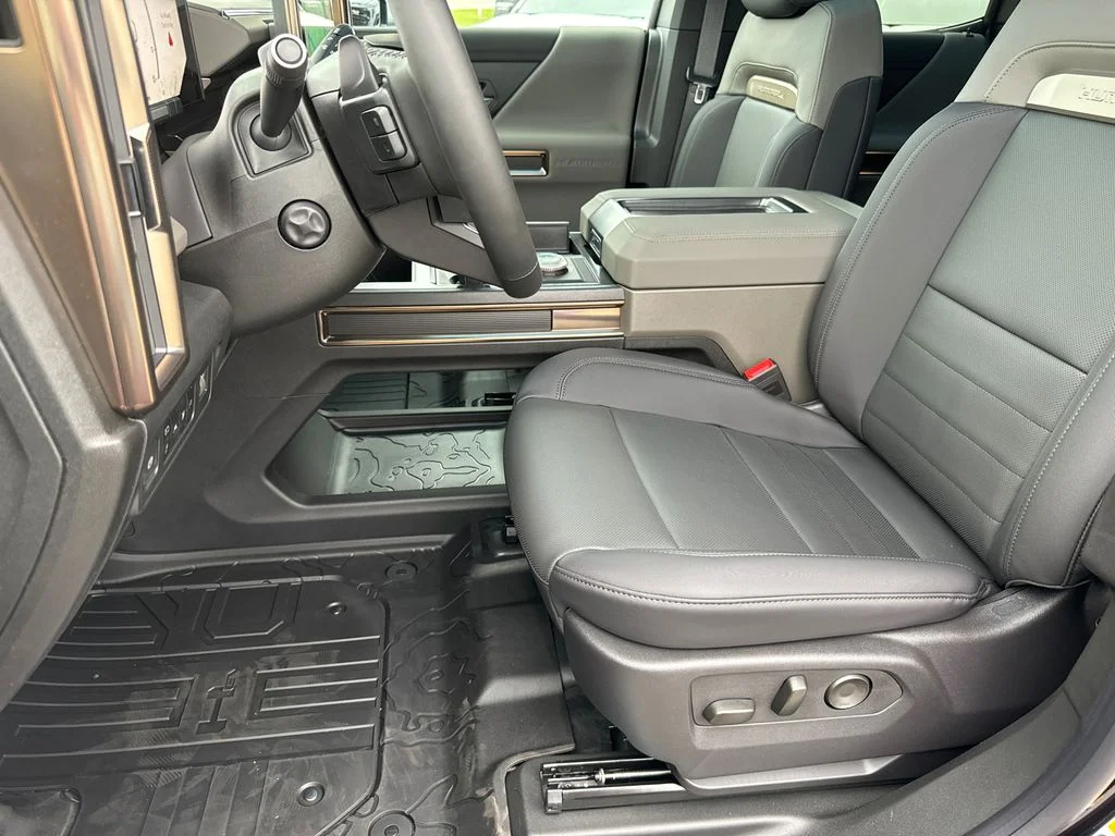 Used 2025 Black GMC 2X image 9