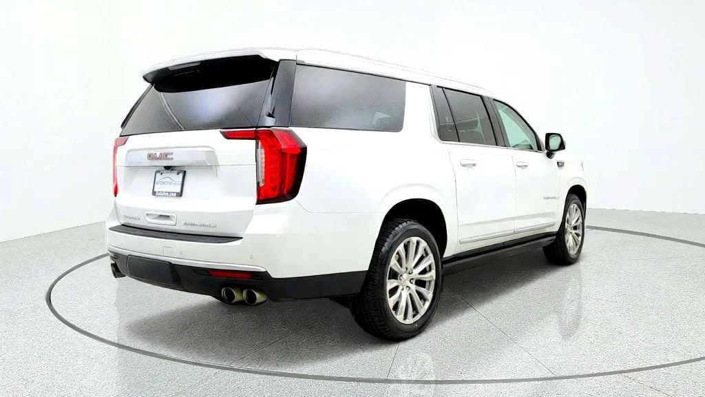 Used 2022 White Frost Tricoat GMC 4WD 4dr Denali image 5