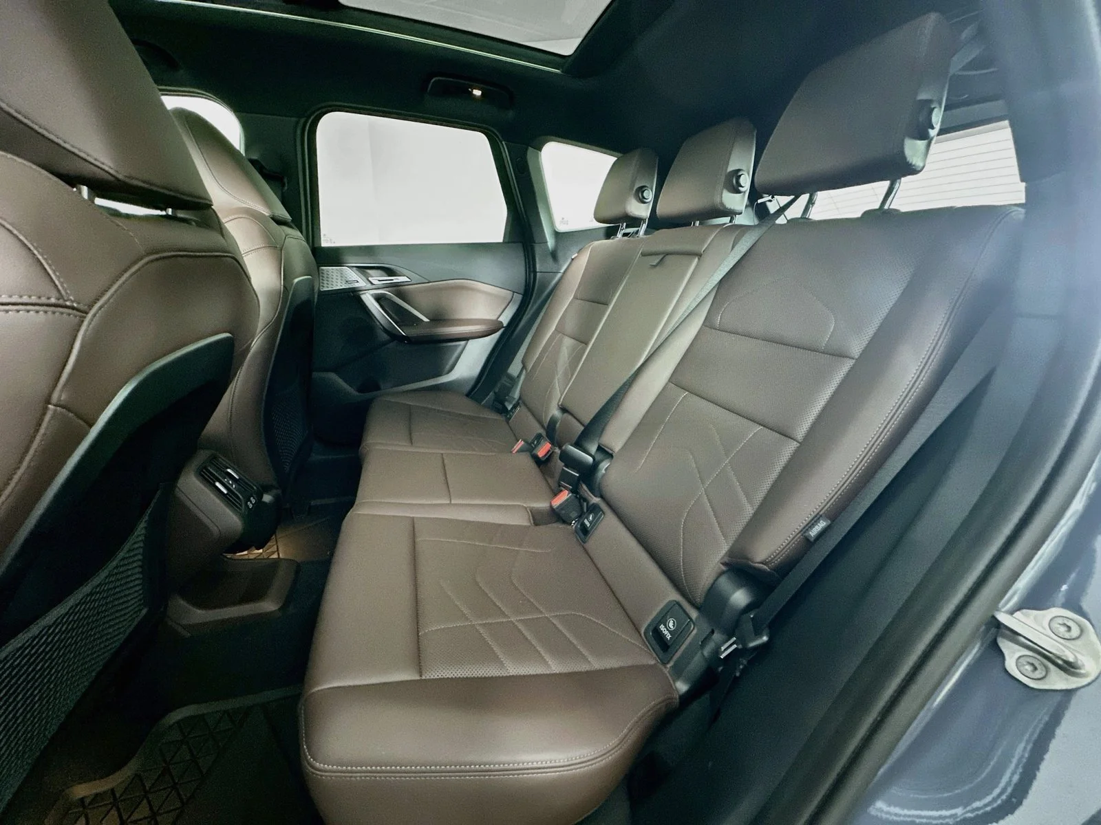 Used 2024 Storm Bay Metallic BMW M35i image 25