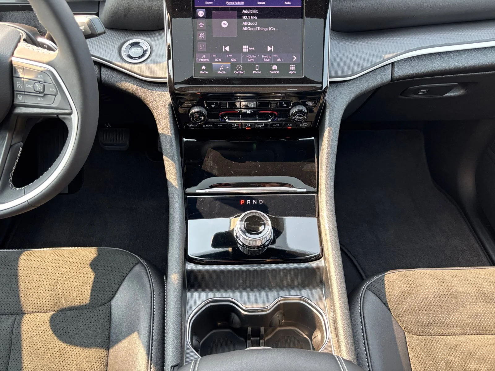 Used 2025 White Jeep Altitude image 15