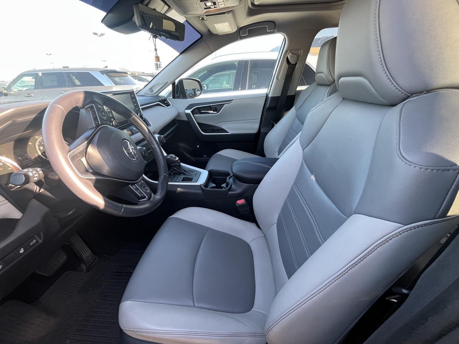 2021 Toyota RAV4 XLE Premium - Photo 7