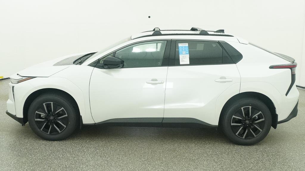 New 2026 Wind Chill Pearl Toyota XLE image 3