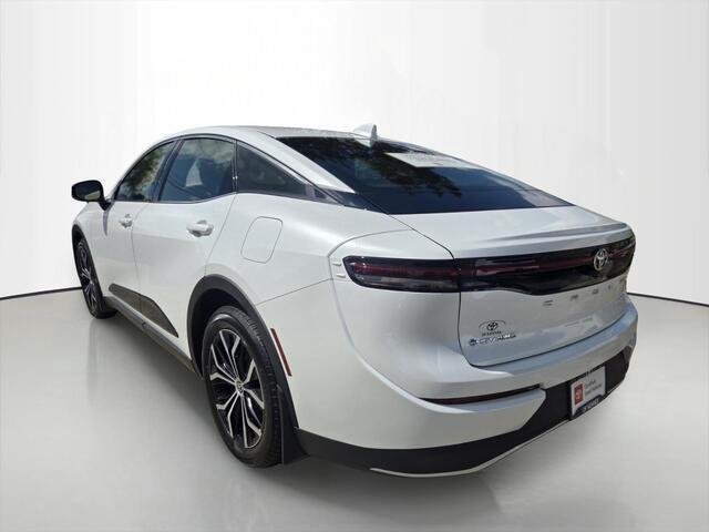 Used 2026 Oxygen White Toyota XLE image 3