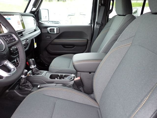 2025 Jeep Wrangler 4-Door Sahara - Photo 12