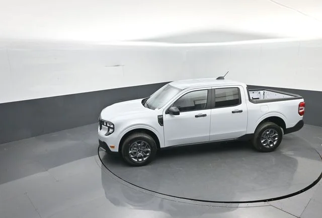 New 2026 Space White Metallic Ford XLT image 18