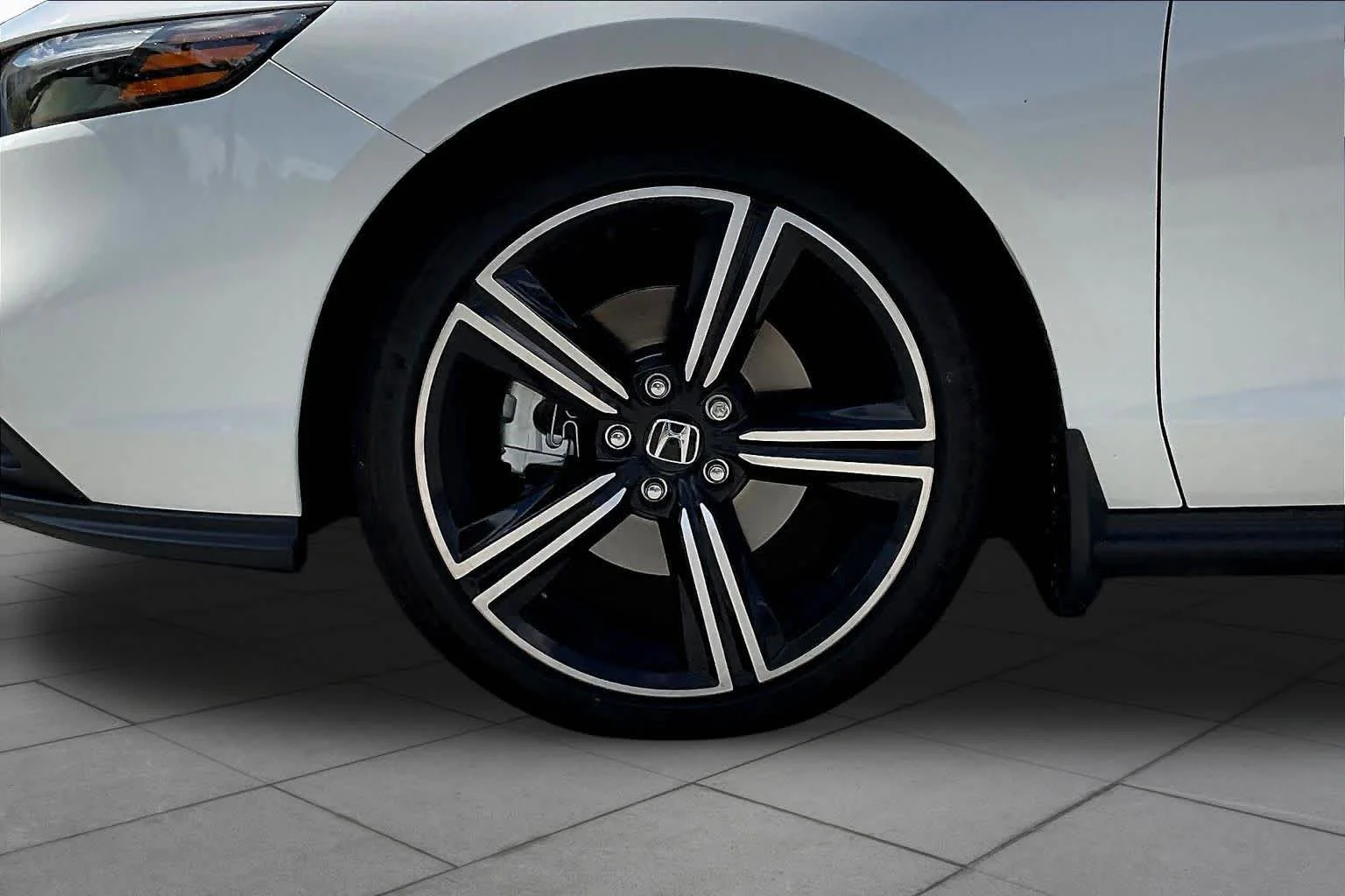 Used 2025 Platinum White Pearl Honda Sport image 9